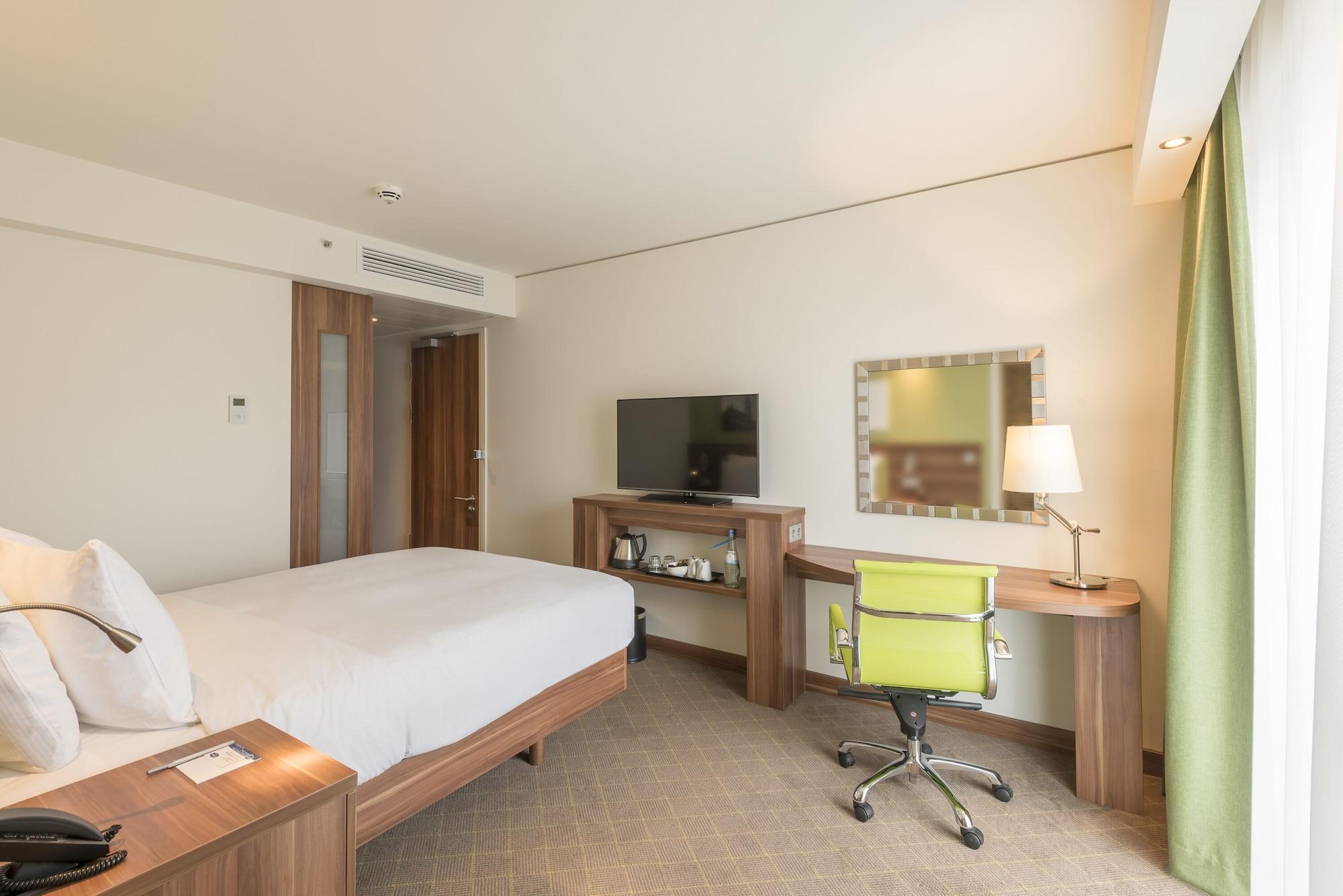 Hampton By Hilton Munich City West Exterior photo