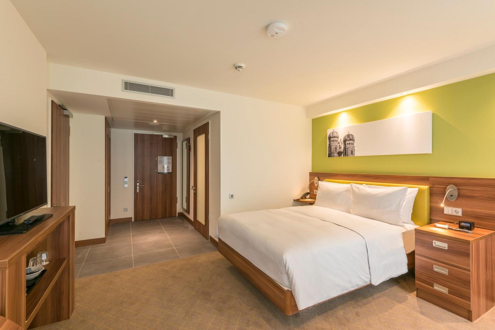 Hampton By Hilton Munich City West Exterior photo