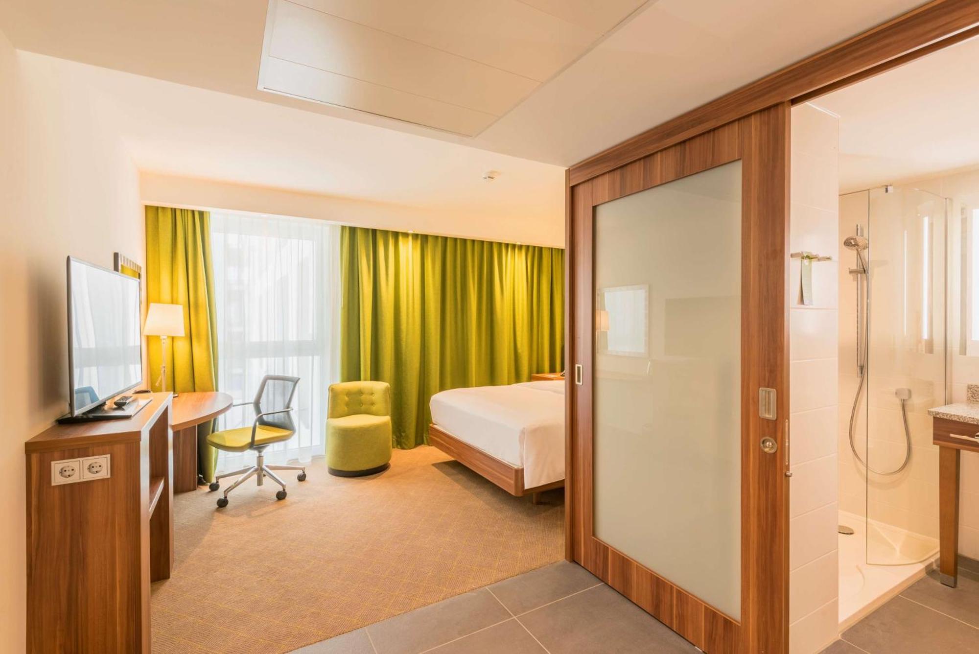 Hampton By Hilton Munich City West Exterior photo