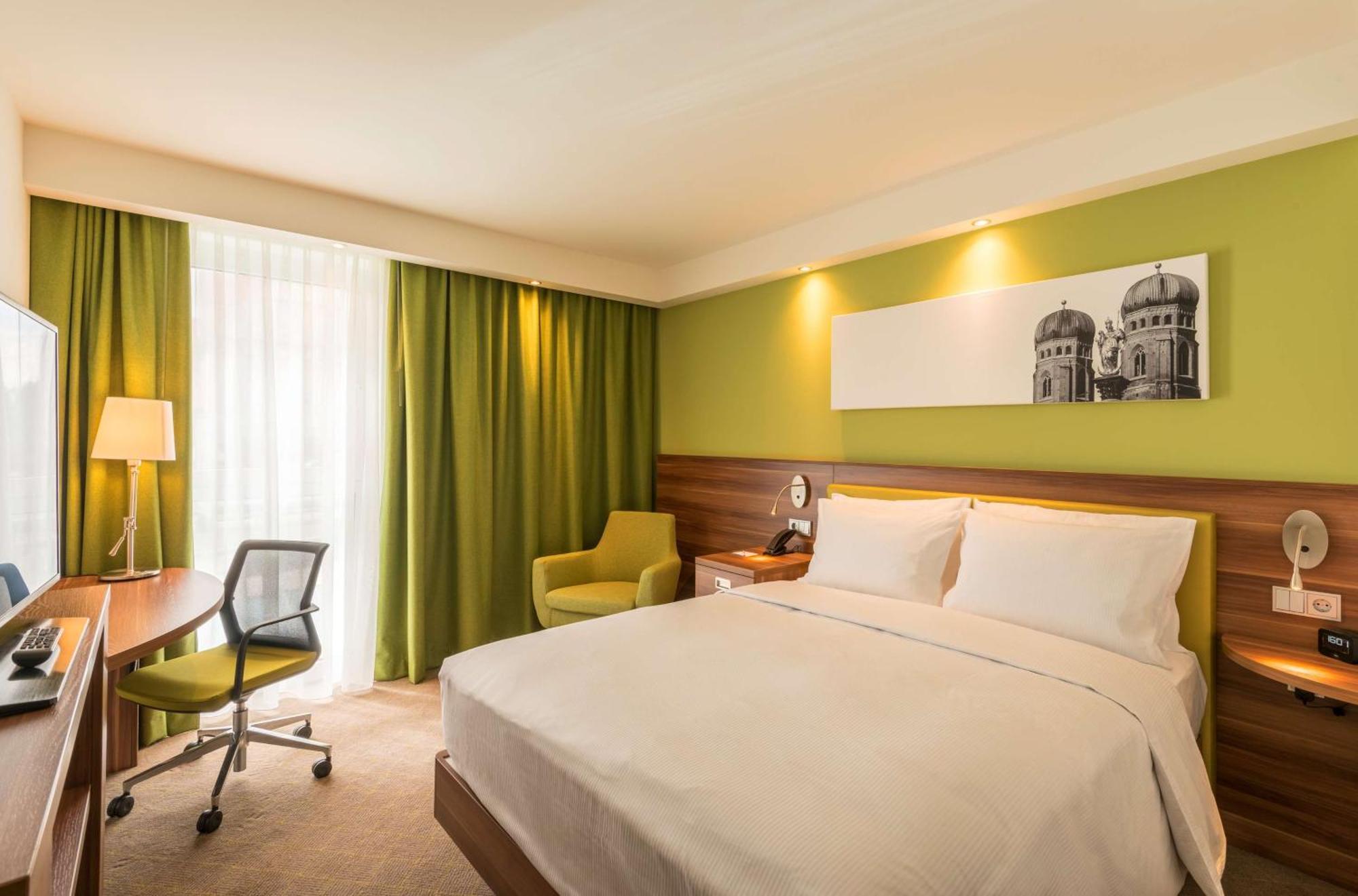 Hampton By Hilton Munich City West Exterior photo